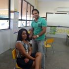 A oficina de corte de cabelo com o cabeleireiro Jackson Feliz, graduado em estética;