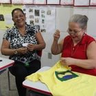 Oficina: Customização de camisa com o tema Copa do Mundo (Cremilda Prates).