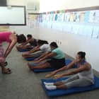 Aula de Pilates e alongamento (Renata Seabra).