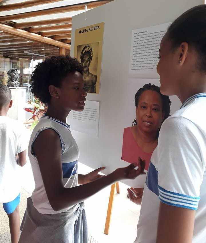 Alunos da Escola Carlos Murion visitam a Exposição Dandara